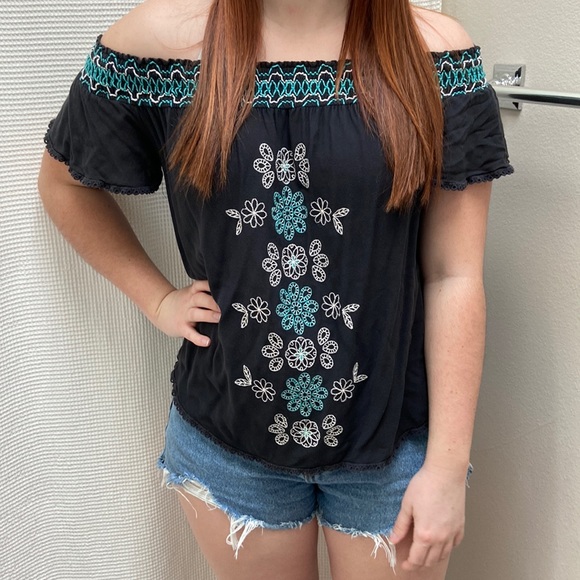 Xhilaration Tops - Women’s Xhilaration off the shoulder floral embroidered blouse. Size small.